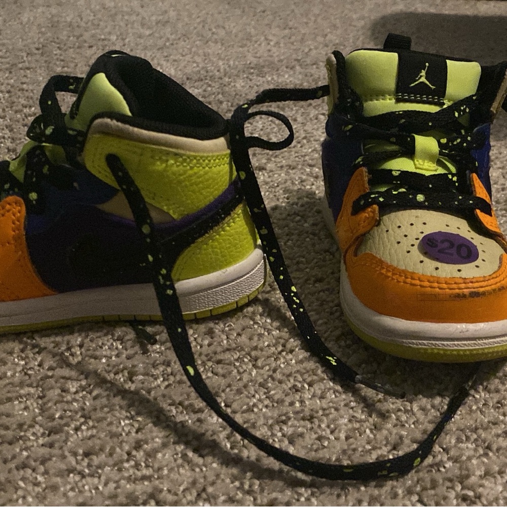 Nike Orange Purple Sneakers Dynamic Design